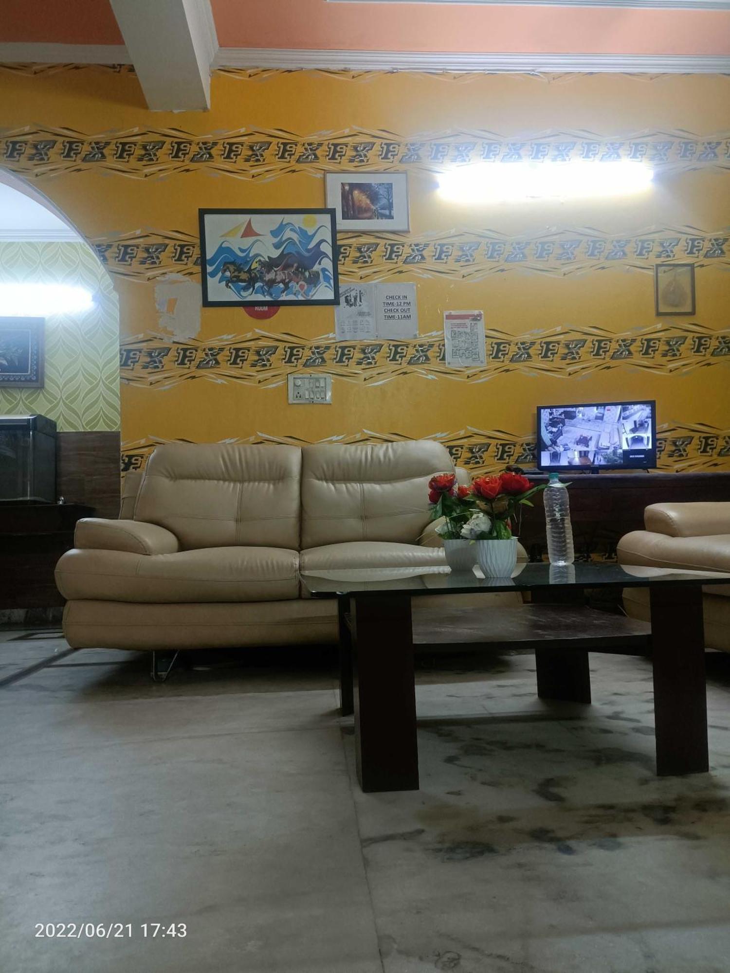 Oyo Metro View Residency Near Snow World 호텔 노이다 외부 사진